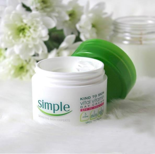 Kem dưỡng ẩm ban ngày Kind To Skin Vital Vitamin Day Cream SPF15