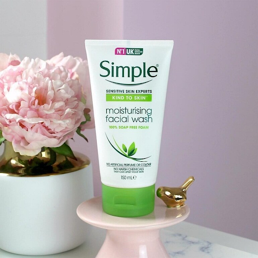 Sữa rửa mặt Simple Kind To Skin Moisturising Facial Wash